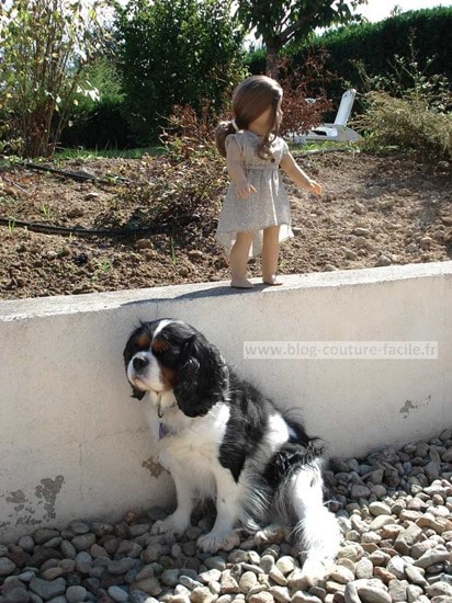 chien et poupée american girl