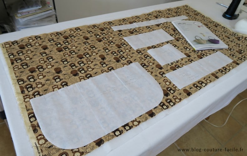 decoupe des pieces sur tissu matelasse