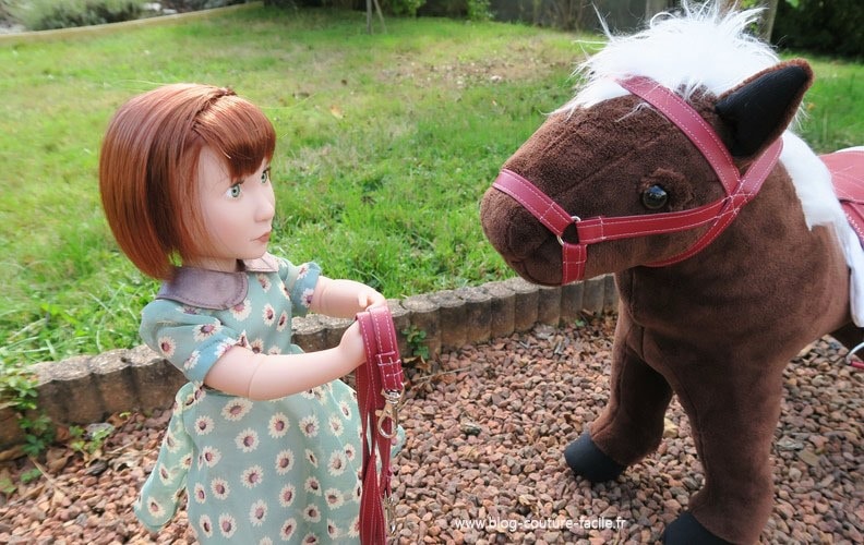 peluche sangle cheval de poupee