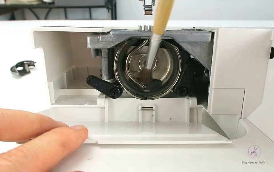 Nettoyage brosse machine à coudre