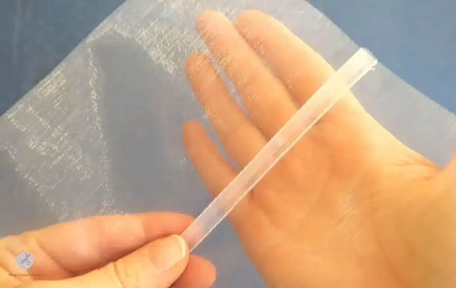 couture anglaise sur tissu transparent